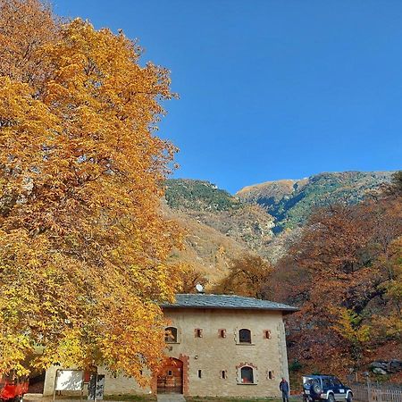 Forte Di Machaby Hostel Arnad Buitenkant foto