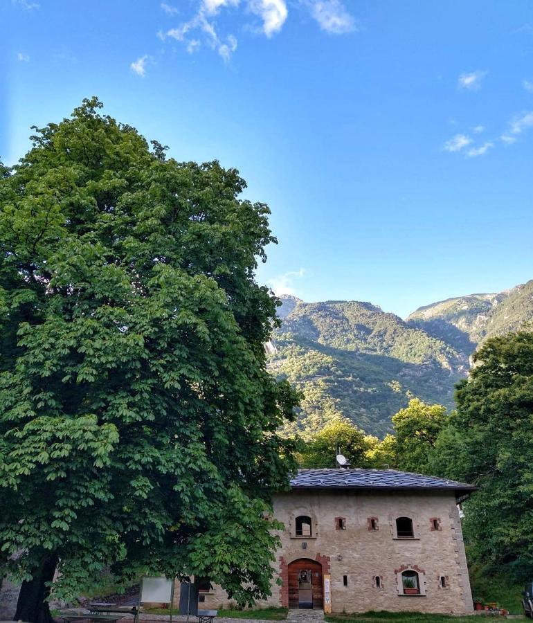 Forte Di Machaby Hostel Arnad Buitenkant foto