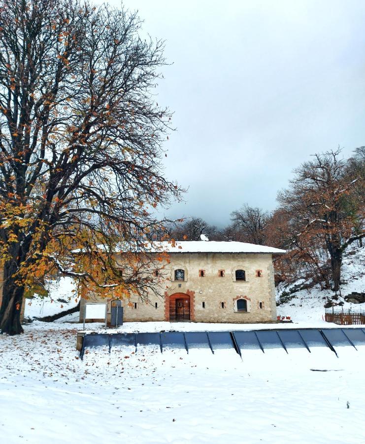 Forte Di Machaby Hostel Arnad Buitenkant foto